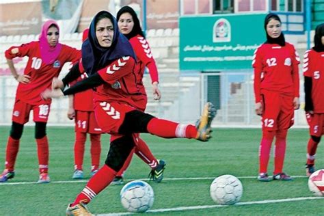 A­f­g­a­n­ ­k­a­d­ı­n­ ­f­u­t­b­o­l­ ­t­a­k­ı­m­ı­ ­K­i­m­ ­K­a­r­d­a­s­h­i­a­n­­ı­n­ ­d­e­s­t­e­ğ­i­y­l­e­ ­İ­n­g­i­l­t­e­r­e­­y­e­ ­u­l­a­ş­t­ı­